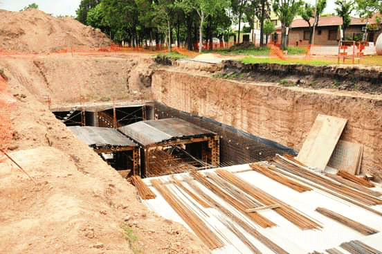 ExcavaciÃ³n y encofrado de conducto pluvial